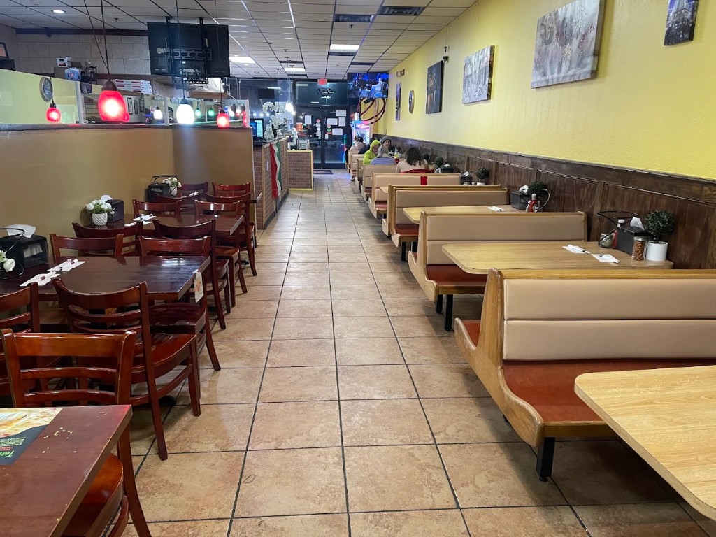 Dining room at Pizza Star Middletown